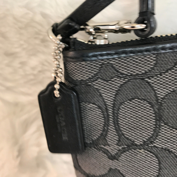 COACH Corner Zip Wristlet NWT Black Smoke - Picture 3 of 6